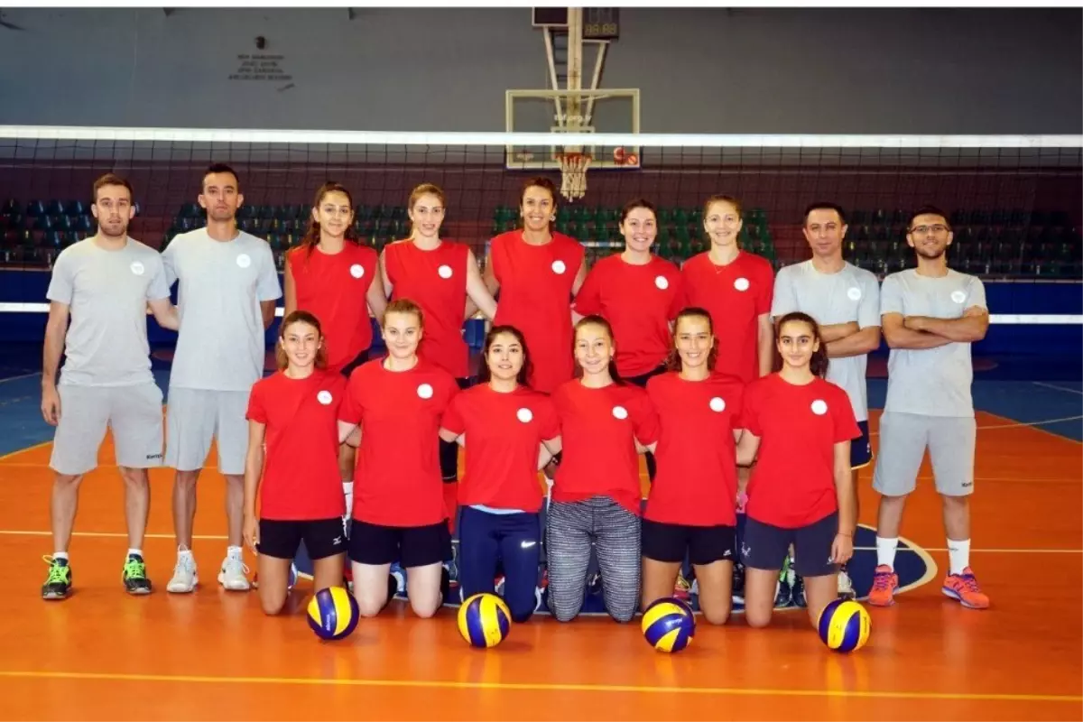 Nevşehir Belediyesi kadın voleybol takımı hazırlıklarını sürdürüyor