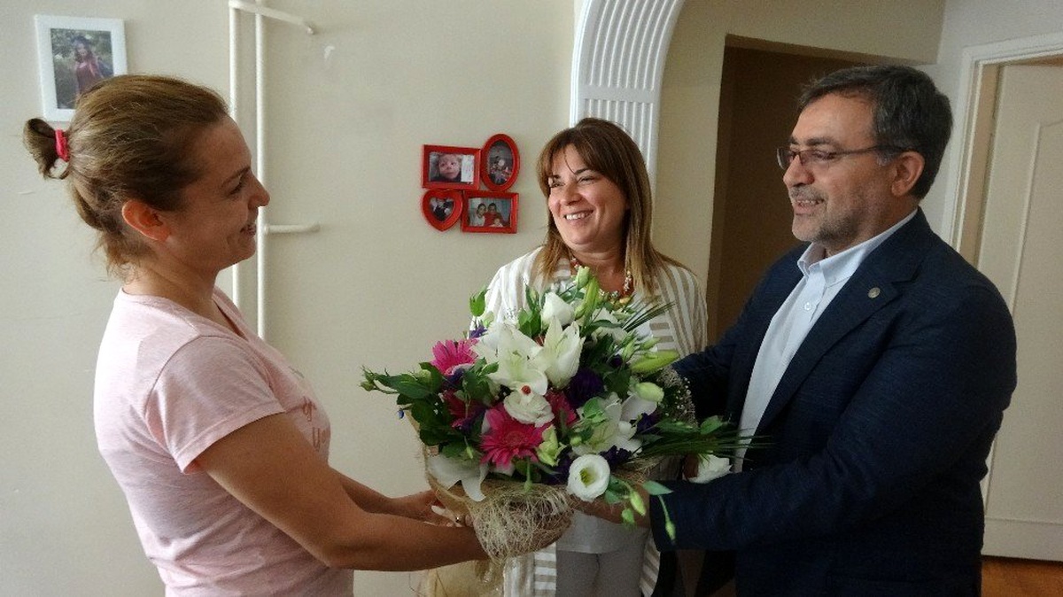 (Özel) Sağlık Müdürü\'nden küçük Denizhan\'a ziyaret
