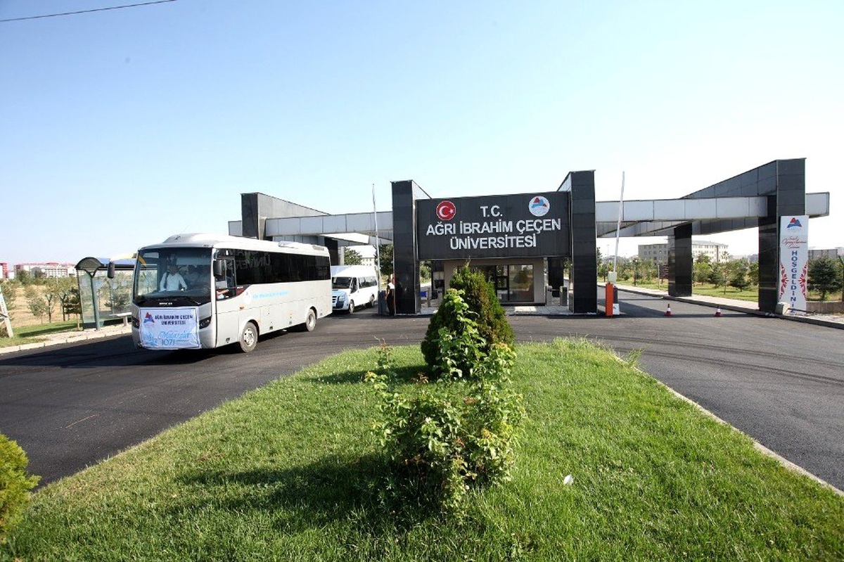 Rektör Karabulut ve Akademisyenler 1071 Malazgirt Zaferi kutlamaları\'na katıldı