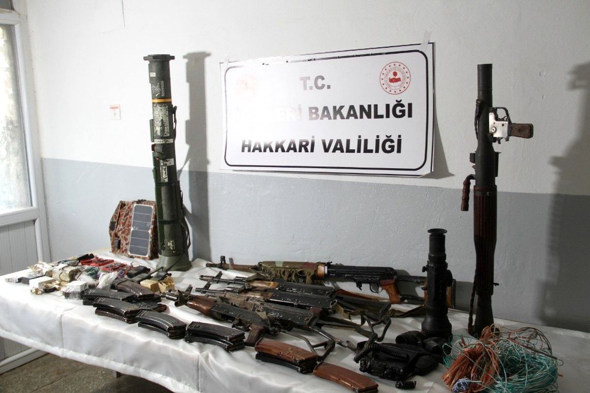 Şemdinli\'de 8 teröristin etkisiz hale getirildiği operasyon kamerada