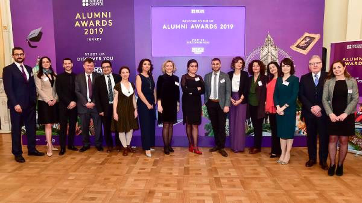 Study uk birleşik krallık mezunlarının başarılarını kutluyor
