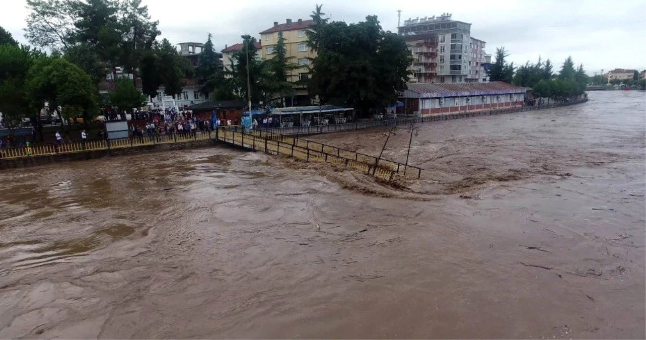 Terme\'deki sel dehşetinden yeni görüntüler