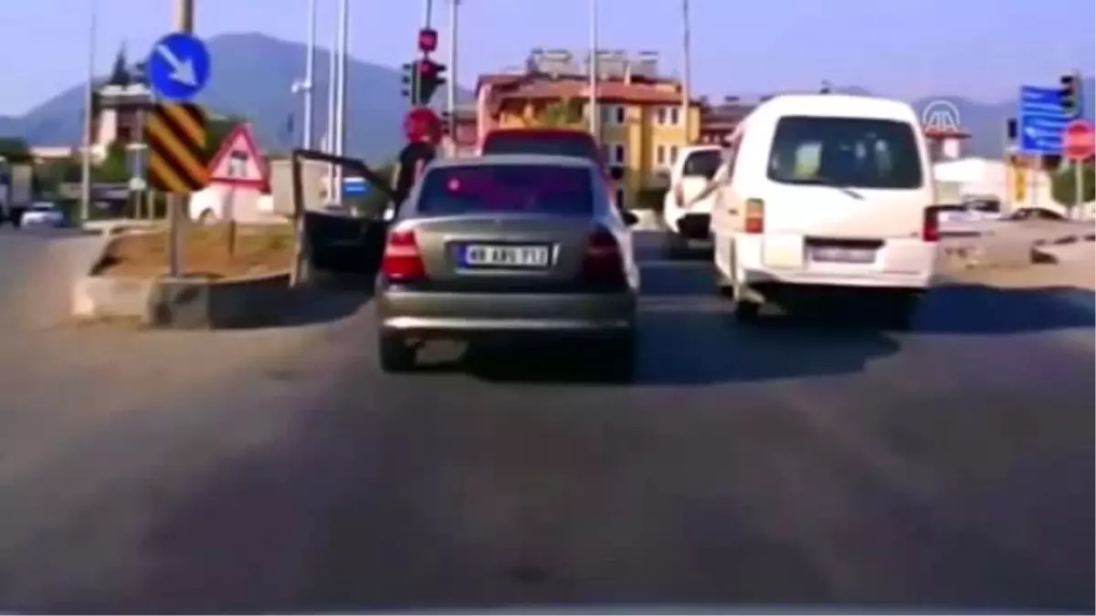 Trafikte satırlı tehdide para cezası