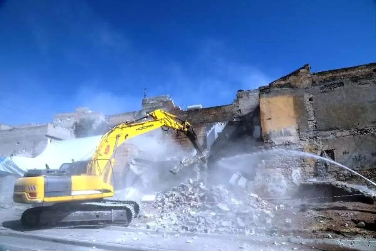 Turizm adası için balıklıgöl\'deki gecekondular yıkılıyor