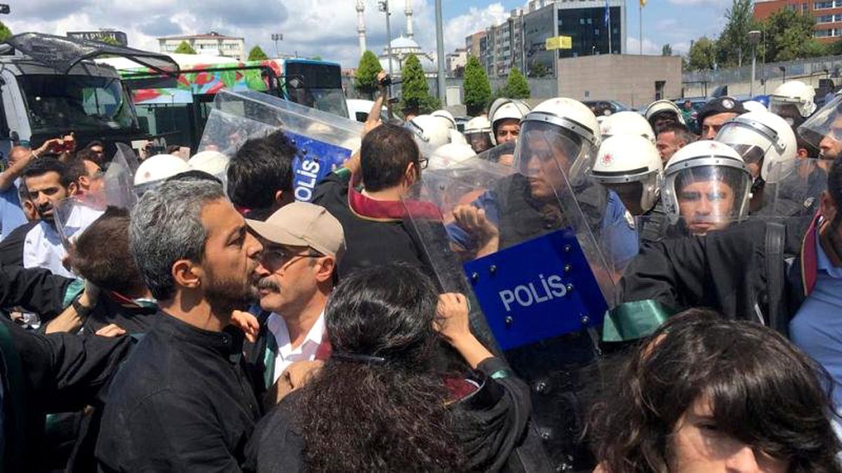 Van\'da kayyum atanmasından sonra gösteri ve yürüyüşler yasaklandı