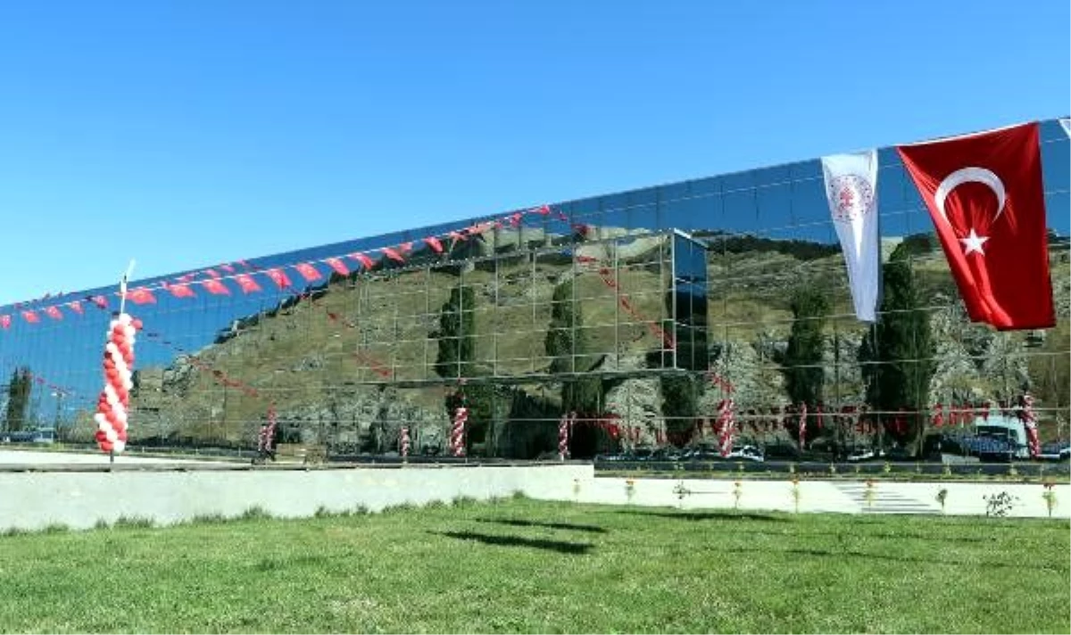 Van\'da yeni müze törenle açıldı