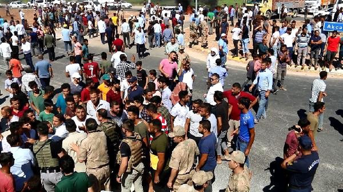 Yol kapatıp, pamuk fiyatının açıklanmasını istediler