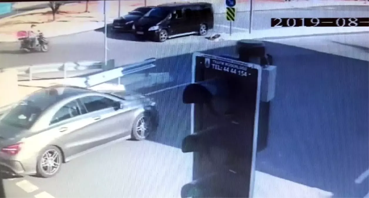 17 yaşındaki genç motosikletli kuryenin hayatını kaybettiği kaza kamerada
