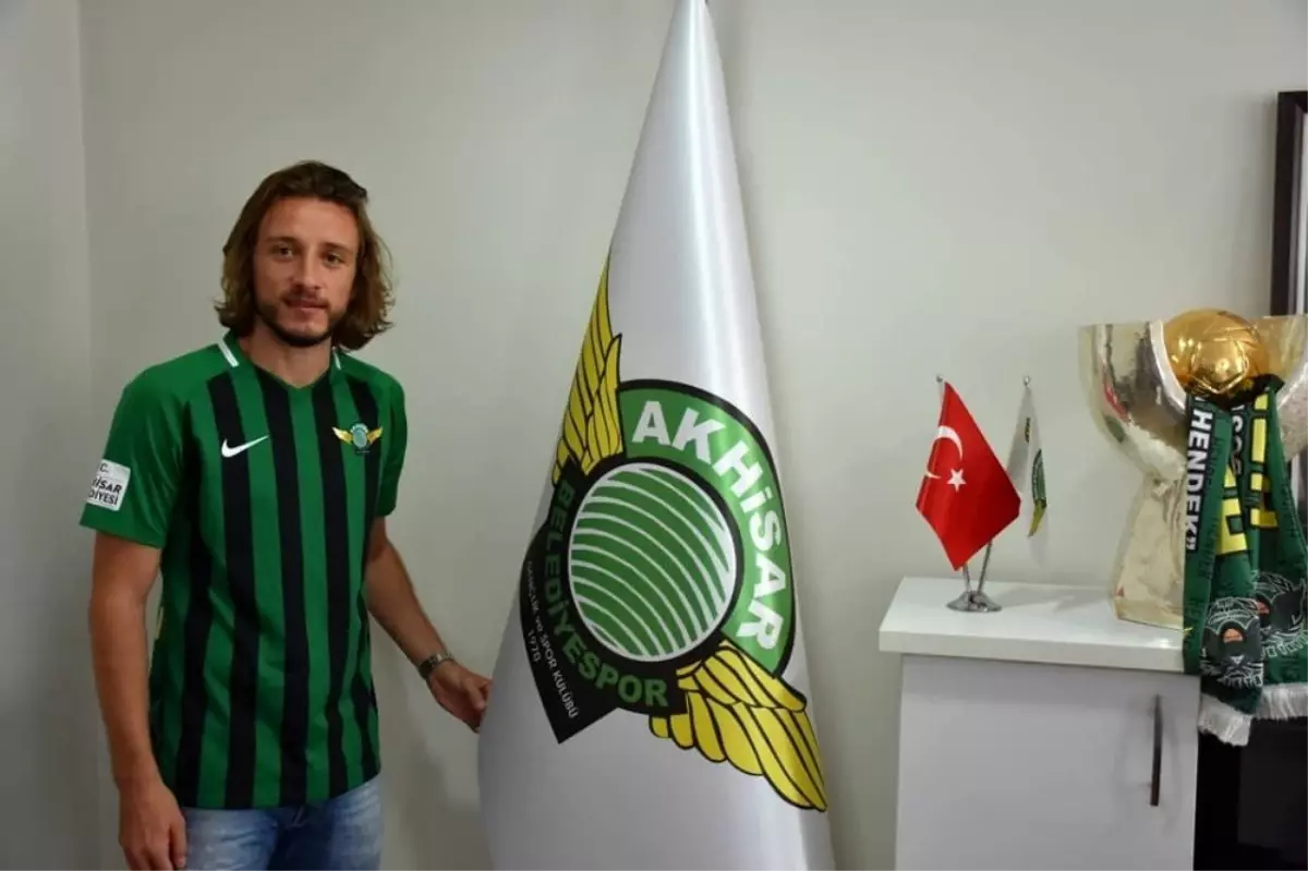 Akhisarspor\'da Taha Yalçıner imzayı attı