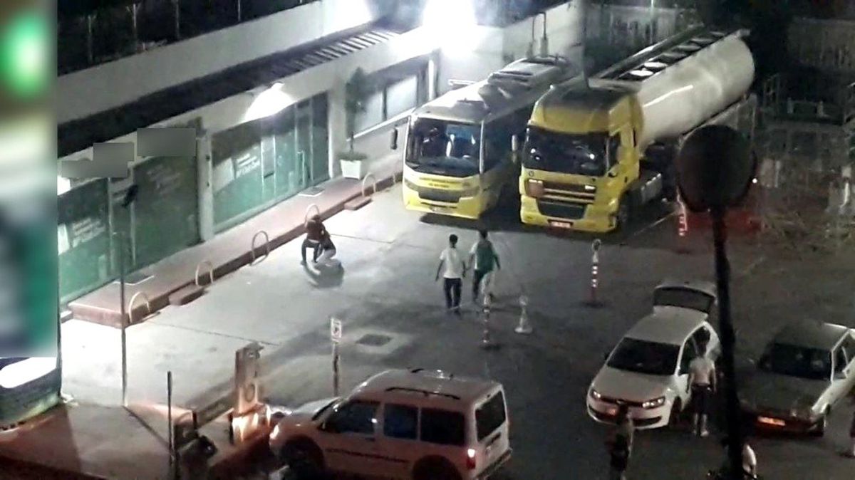 Araç lastiğine hava basma kavgası kamerada