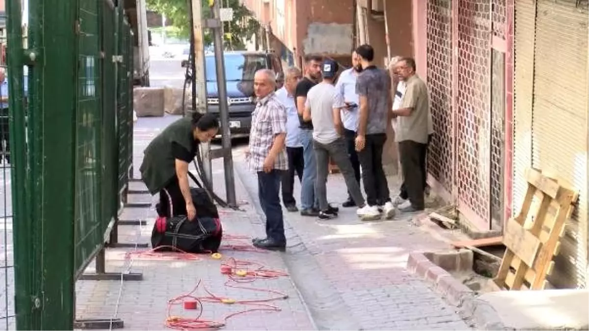 Bağcılar\'da mühürlenen binaların sakinleri taşınmaya devam ediyor