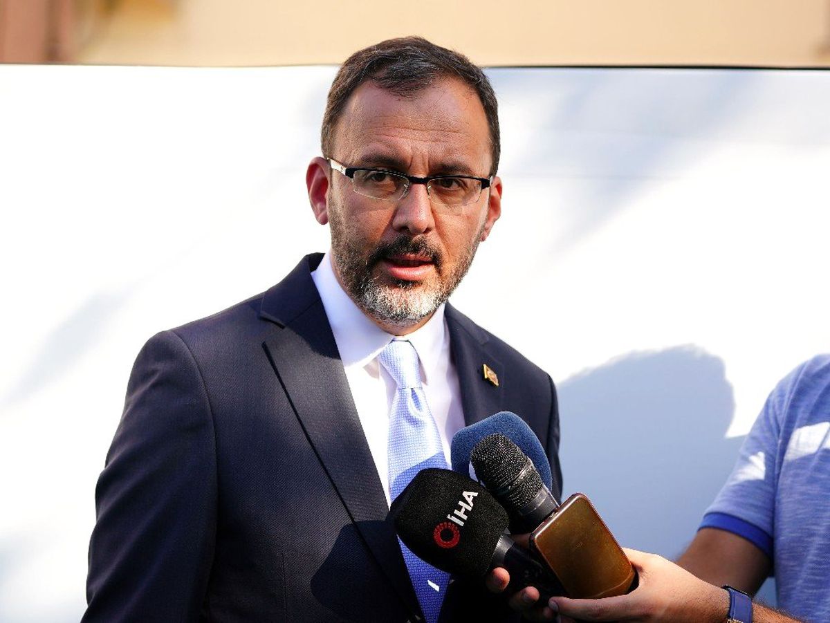 Bakan Kasapoğlu: "2020\'nin sonuna kadar 1 milyon kişiye yüzme öğreteceğiz"