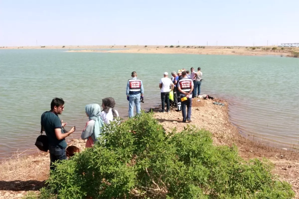 Balık tutmak için girdiği gölette boğuldu