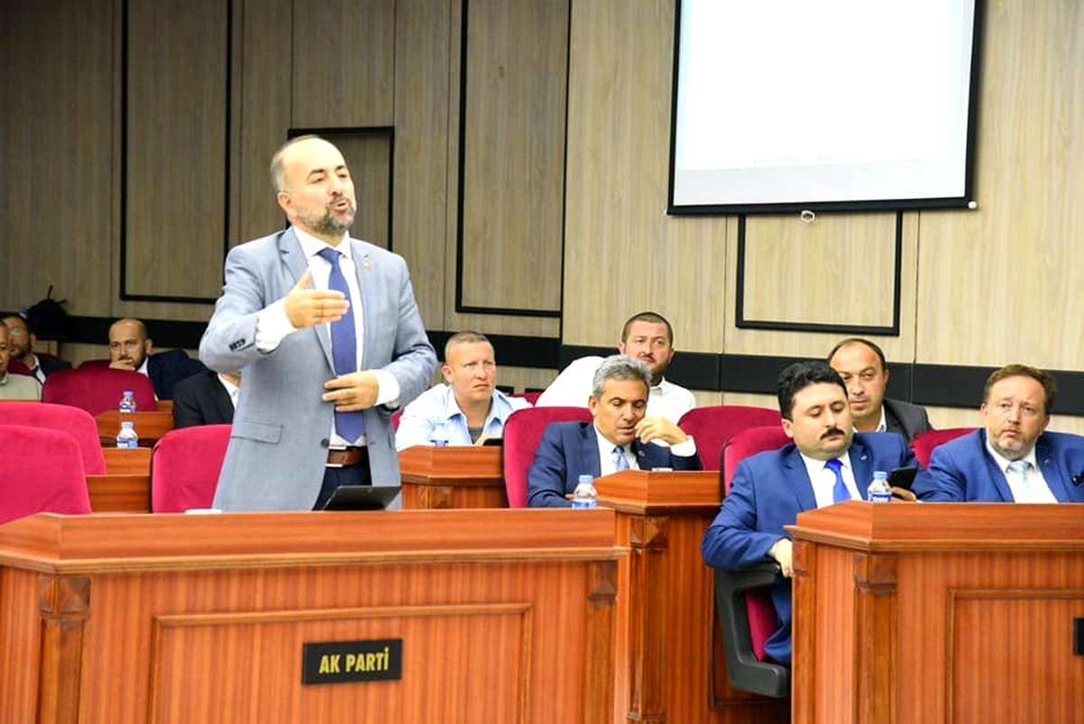 Büyükşehir Belediye Meclis Üyesi Şahin: "CHP\'li belediyeler ücretsiz okul servisi sözünü tutmalı"