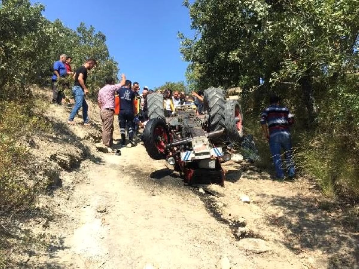 Devrilen traktördeki oğul öldü, baba yaralandı