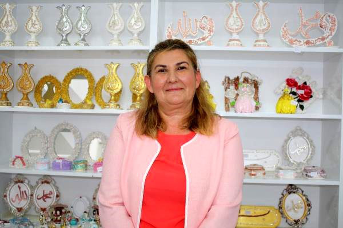 El sanatları kursuna gitti, kendi iş yerini açtı