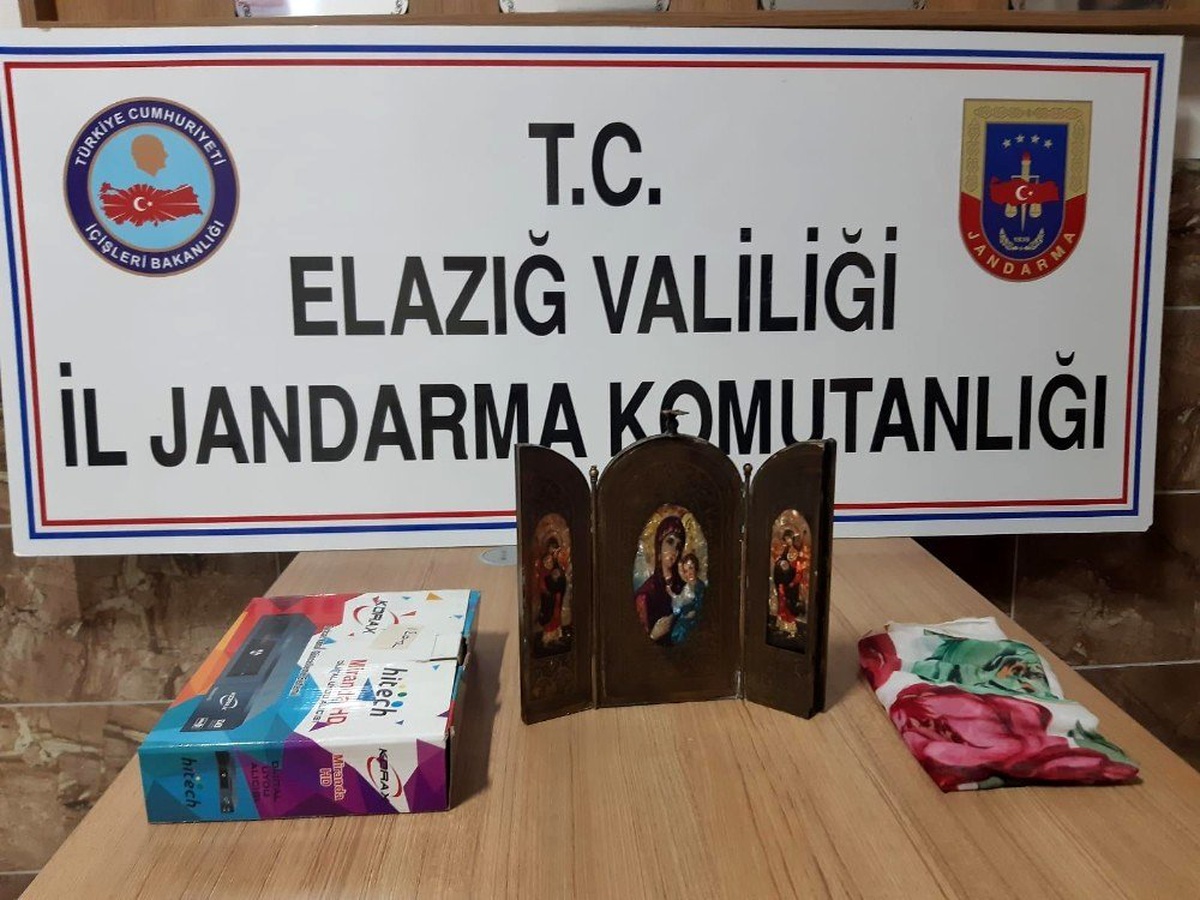 Elazığ\'da tarihi "pirinç fresk" ele geçirildi