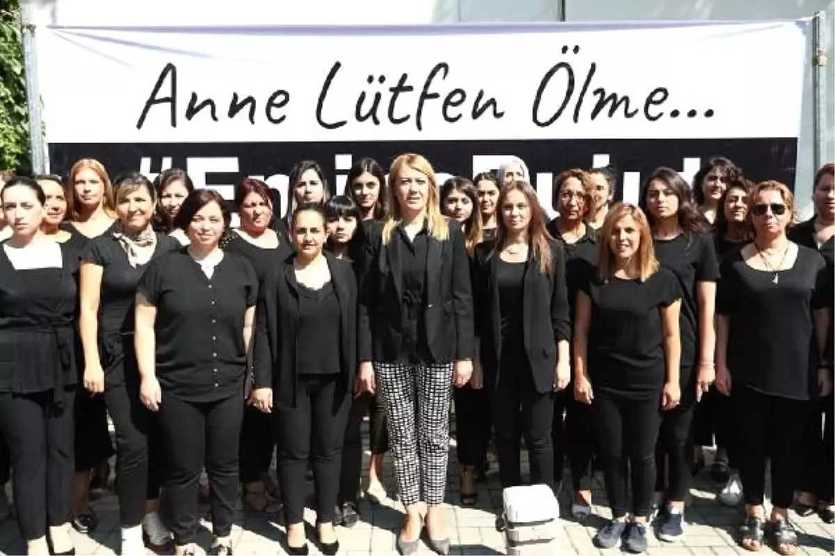 Emine bulut cinayetine siyah kıyafetlerle protesto