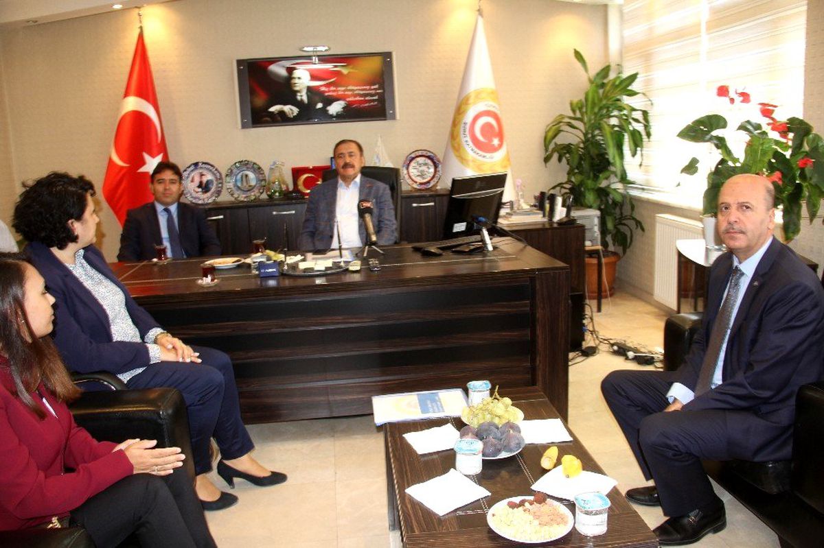 Eski Bakan Eroğlu Şuhut Kaymakamlığı\'nı ziyaret etti
