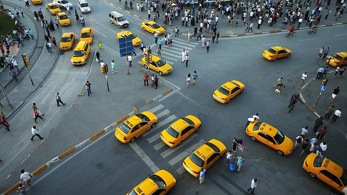 İstanbul\'da minibüslere yüzde 20, taksilere yüzde 25 zam