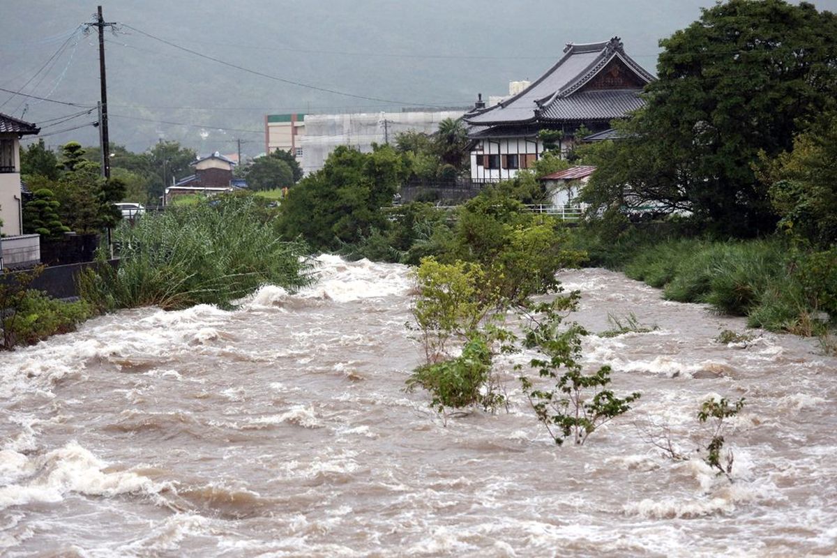Japonya\'da sel felaketi: 1 ölü, 2 yaralı