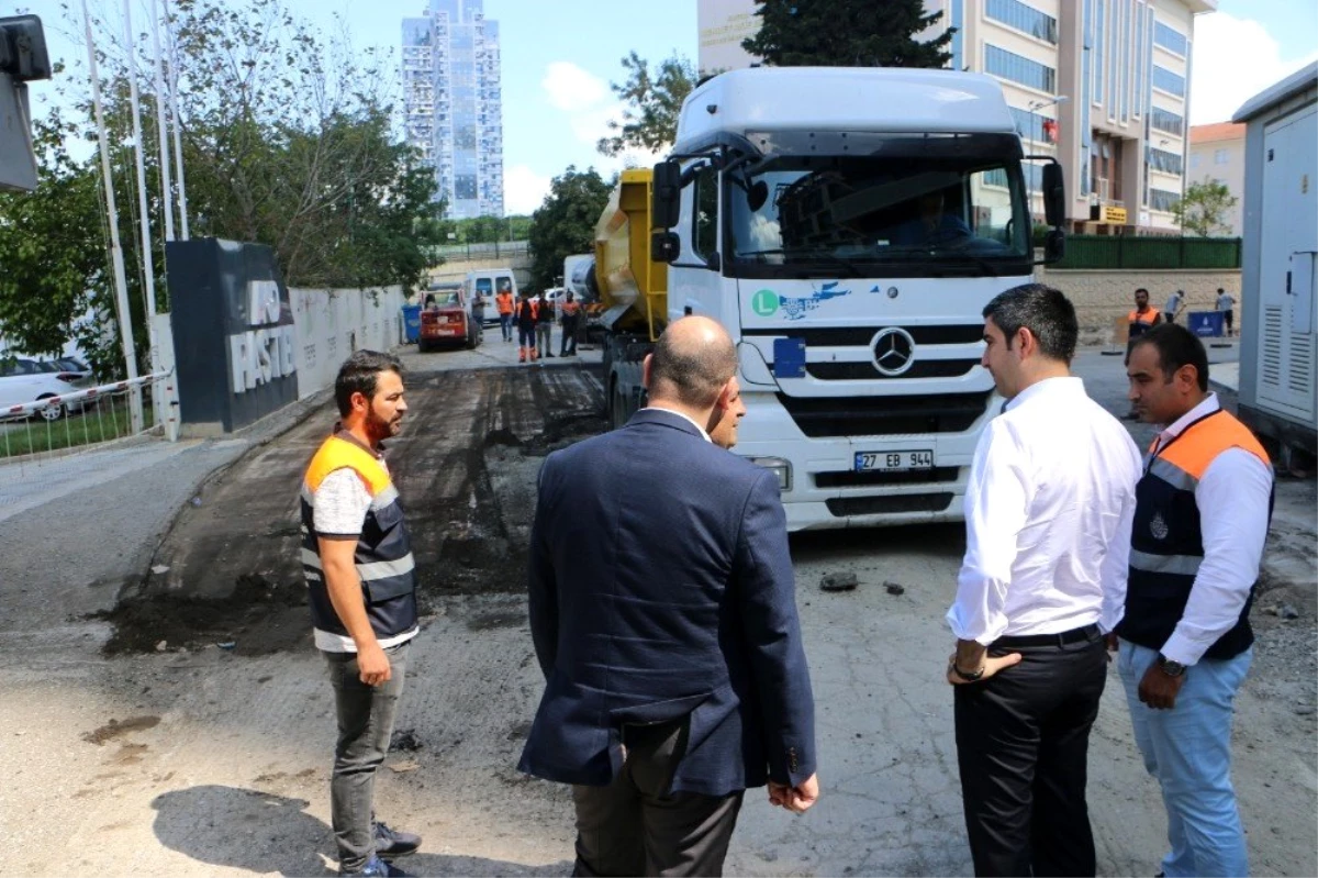 Kartal Belediye Başkanı Yüksel asfalt çalışmalarını inceledi