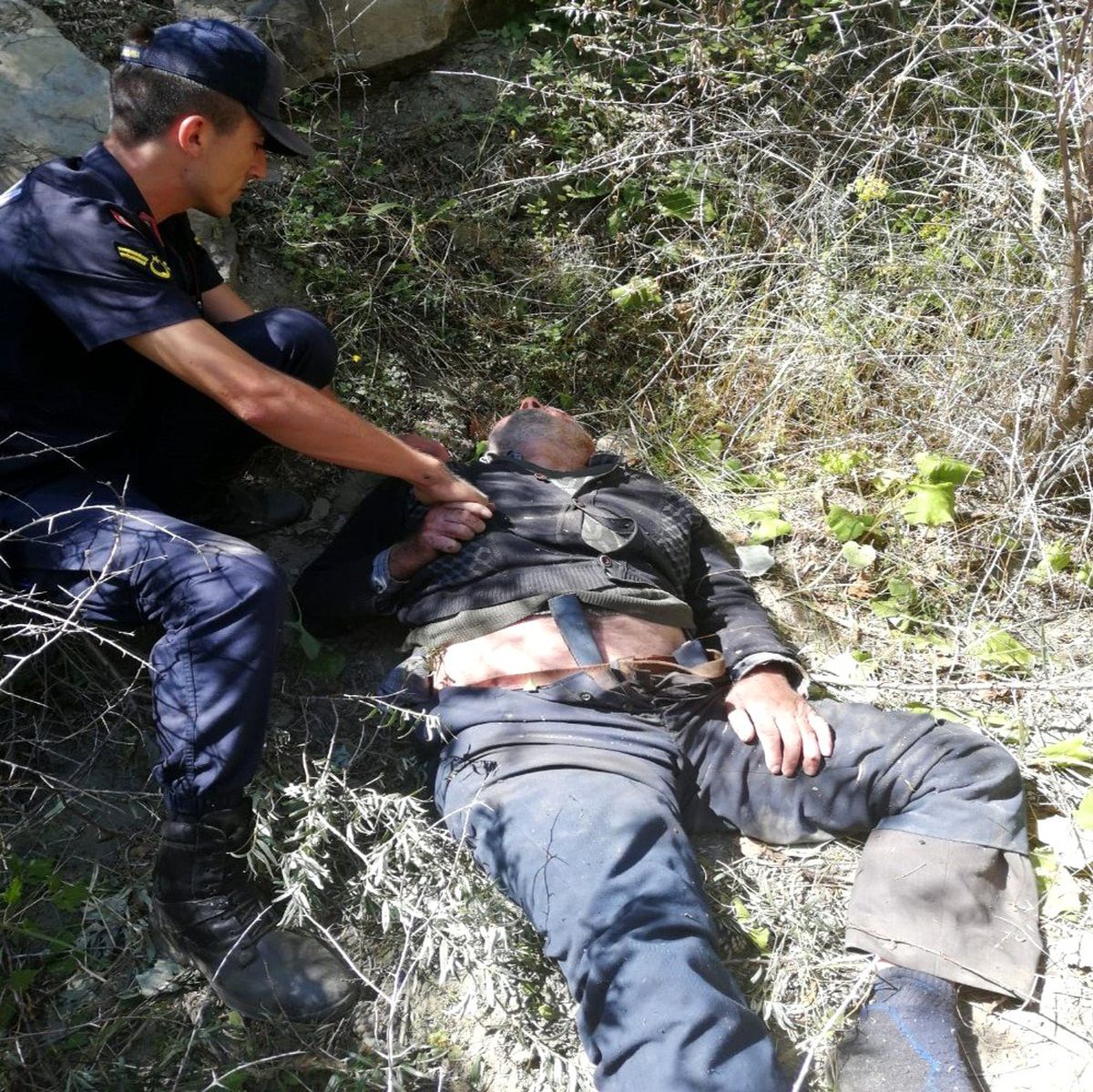 Kayıp yaşlı adam 40 metrelik uçurumda bulundu