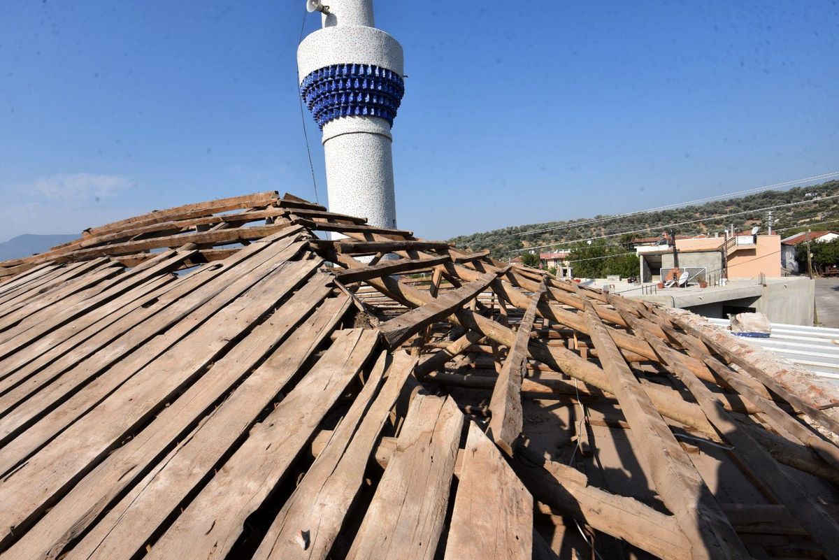 Kemalpaşa Belediyesinden sonbahar öncesi cami tadilatı