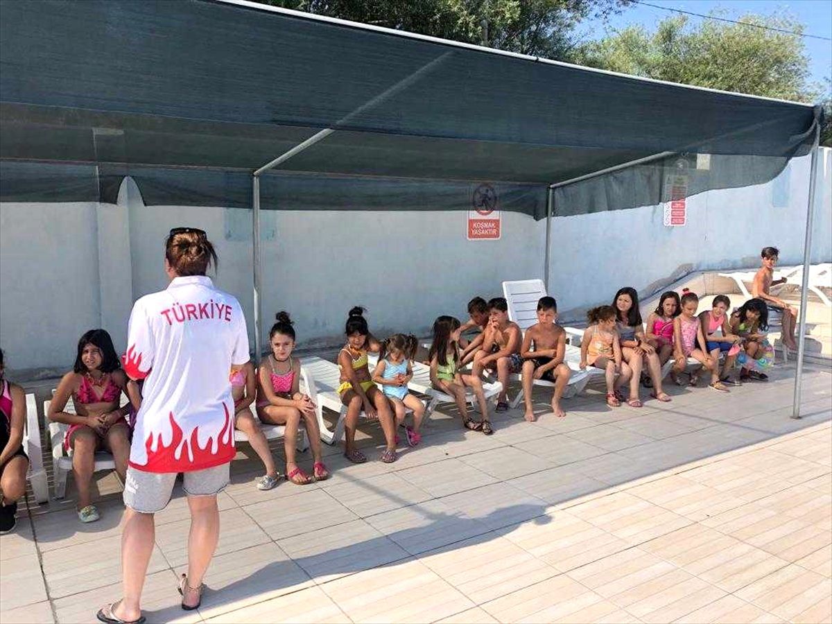 Mihalgazi\'de yüzme kursları sürüyor
