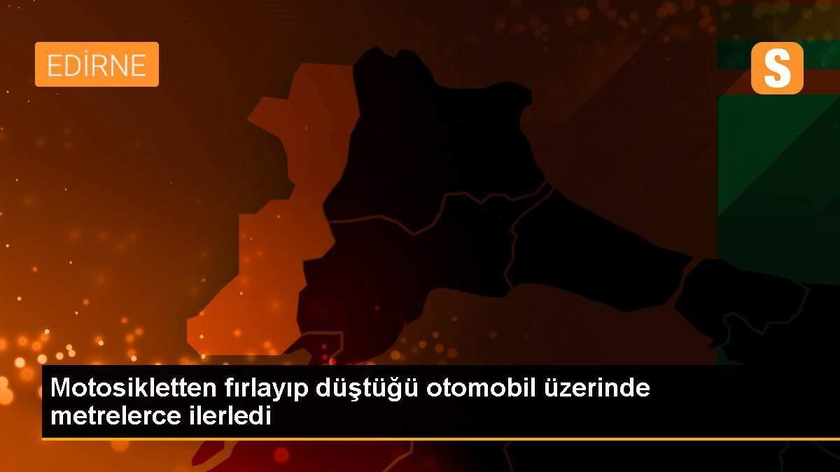 Motosikletten fırlayıp düştüğü otomobil üzerinde metrelerce ilerledi