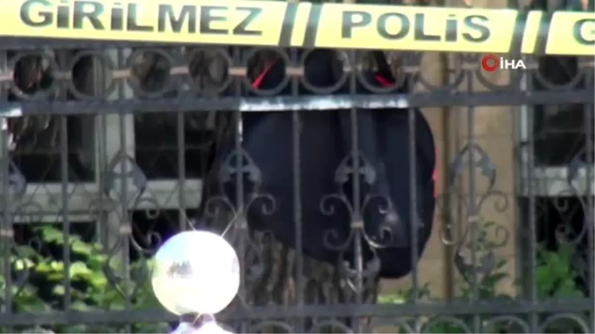 Okulun demir korkuluklarına asılan şüpheli çanta patlatıldı