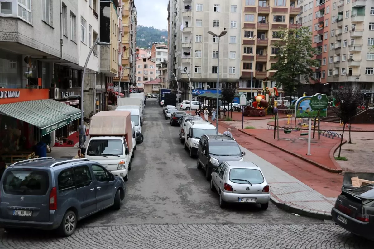 Paşakuyu deresinin üzeri açılarak dere yatağı genişletiliyor