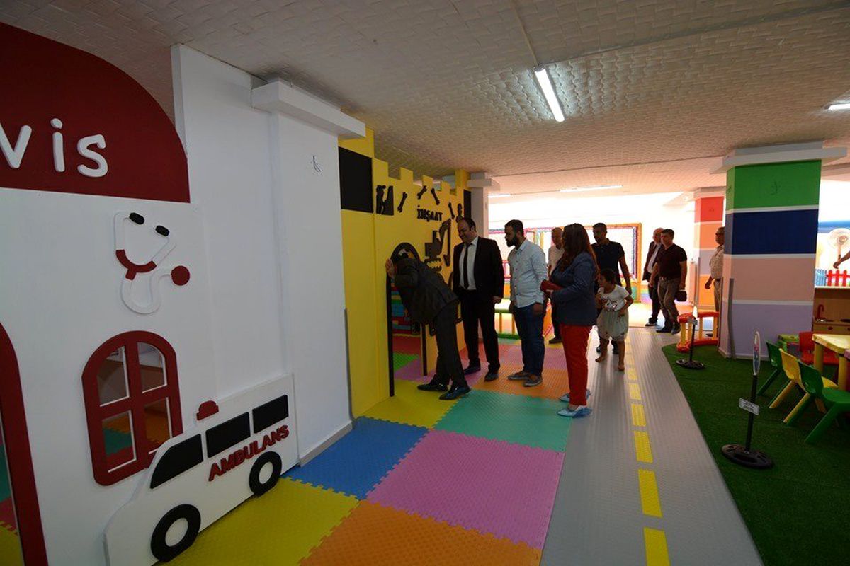 Sandıklı\'da modern bir oyun parkı açıldı