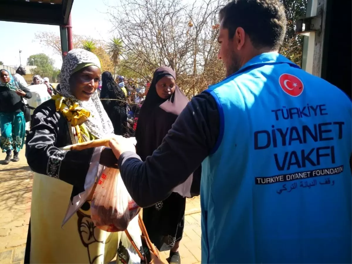 TDV Mandela\'nın doğduğu köye kurban yardımında bulundu