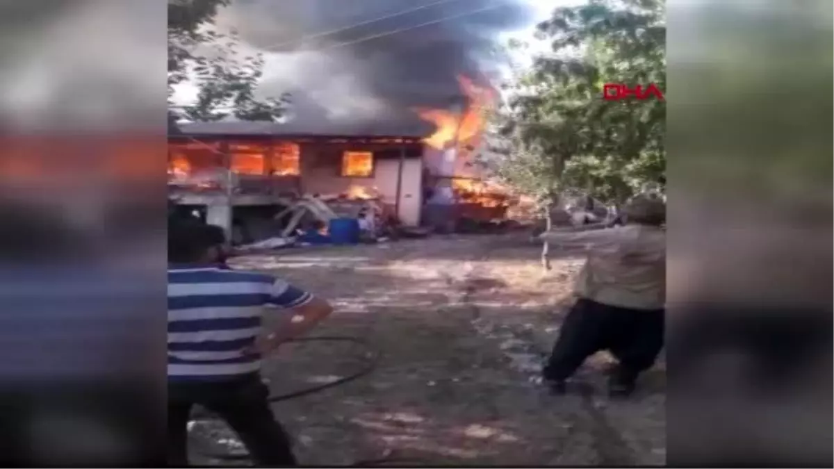 Yangın çıkan ev kullanılamaz hale geldi