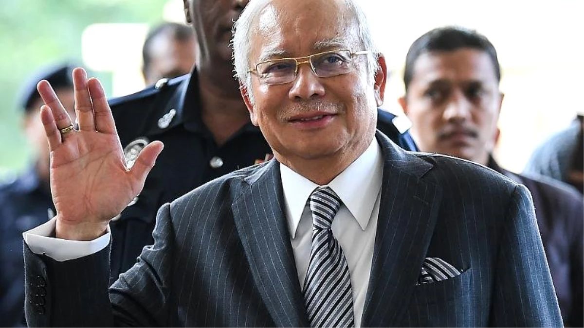 Yolsuzlukla suçlanan eski Malezya Başbakanı Necip Rezak\'ın \'en büyük yolsuzluk davası\' başlıyor
