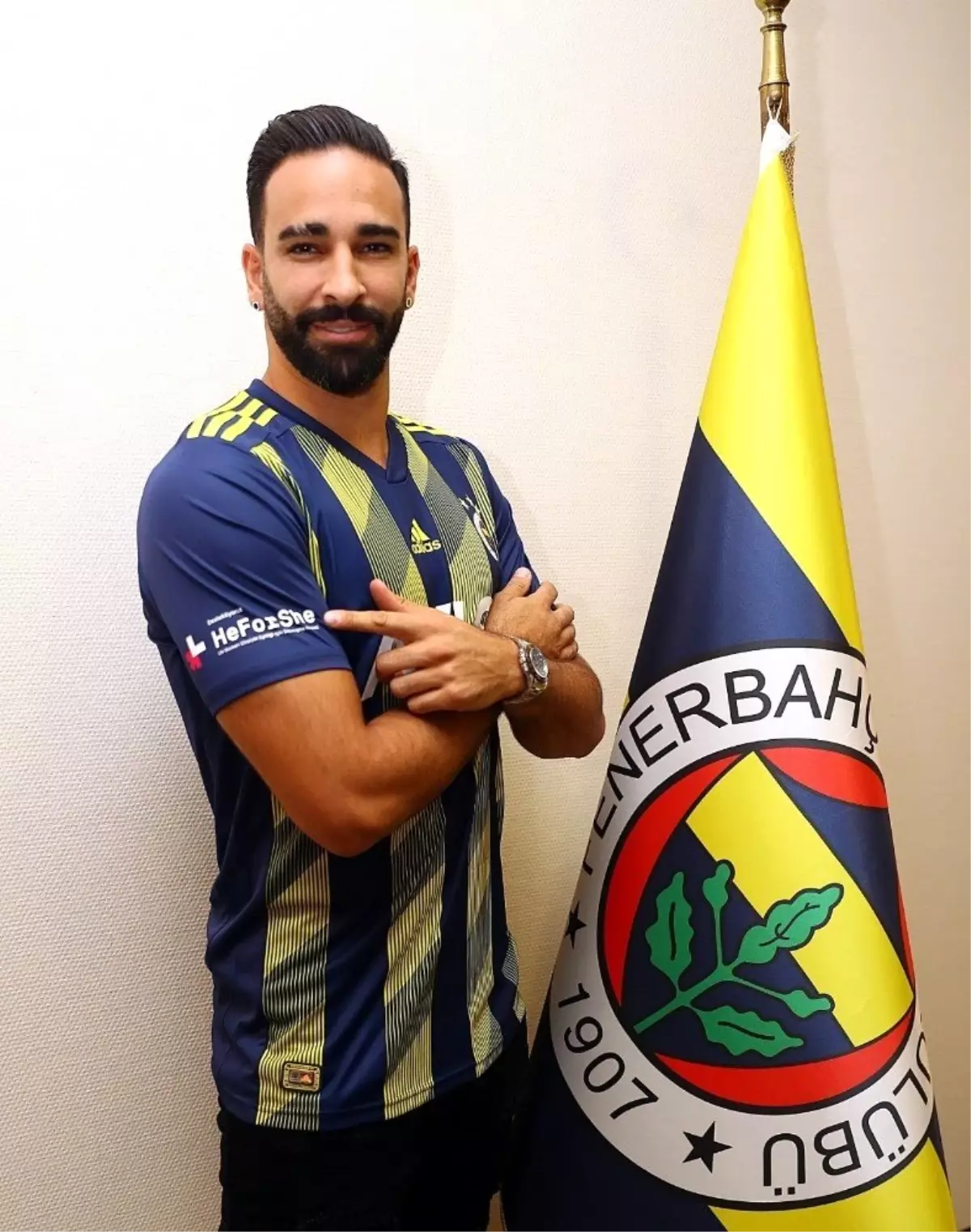 Adil Rami: "Fenerbahçe\'nin kalitesinden ve modern yapısından çok etkilendim"