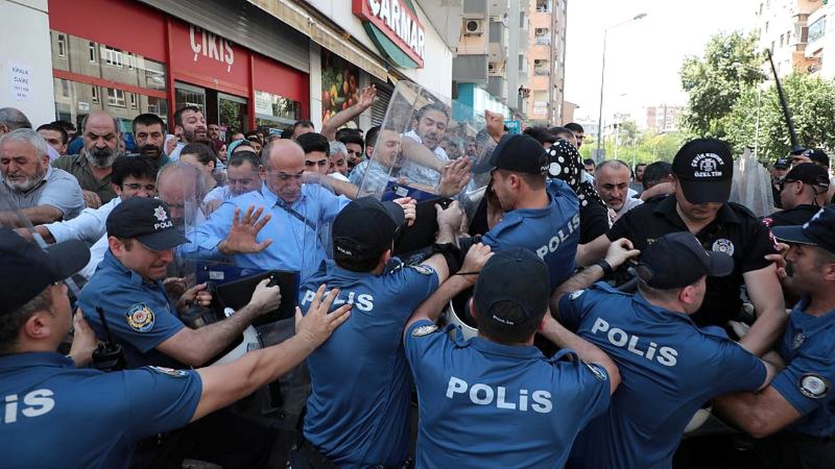 Ahmet Türk: \'Kayyum atamaları siyasi bir darbe, yargı yoluna gideceğiz\'