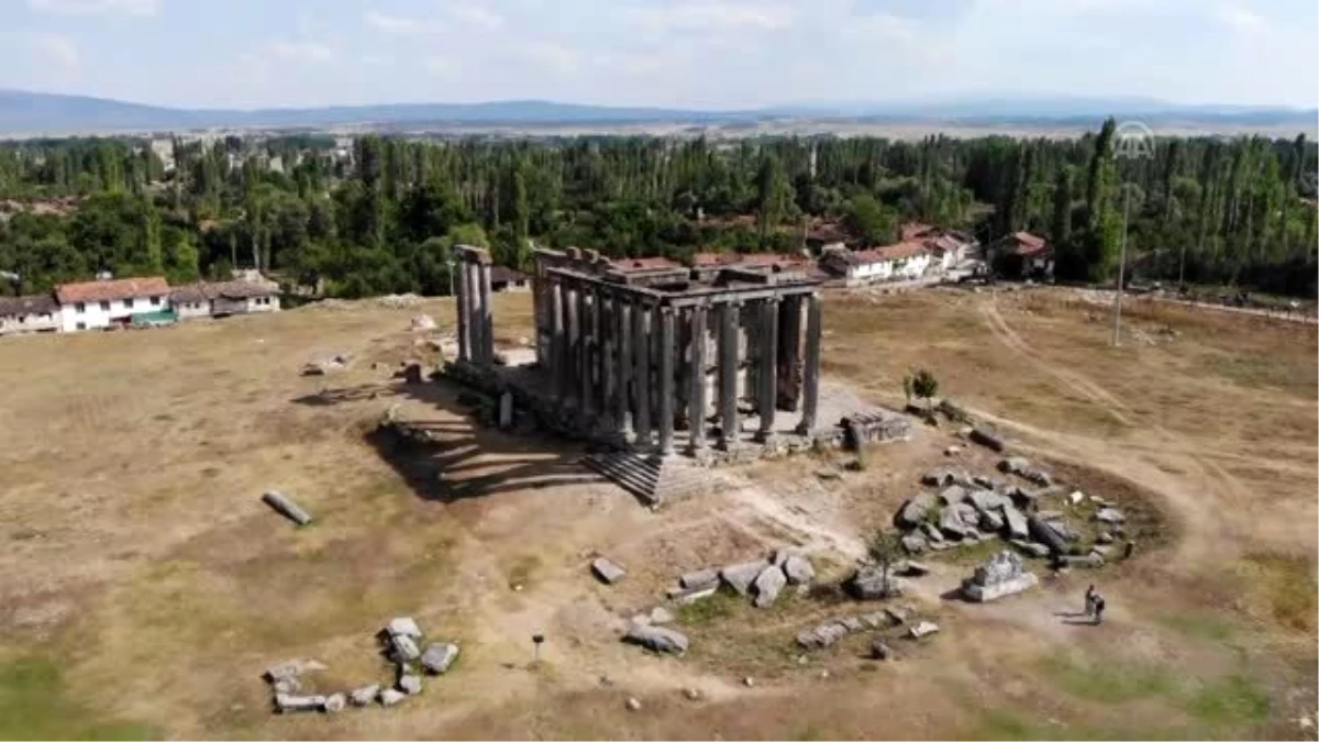 Aizanoi kazılarında "anıt mezar" bulundu