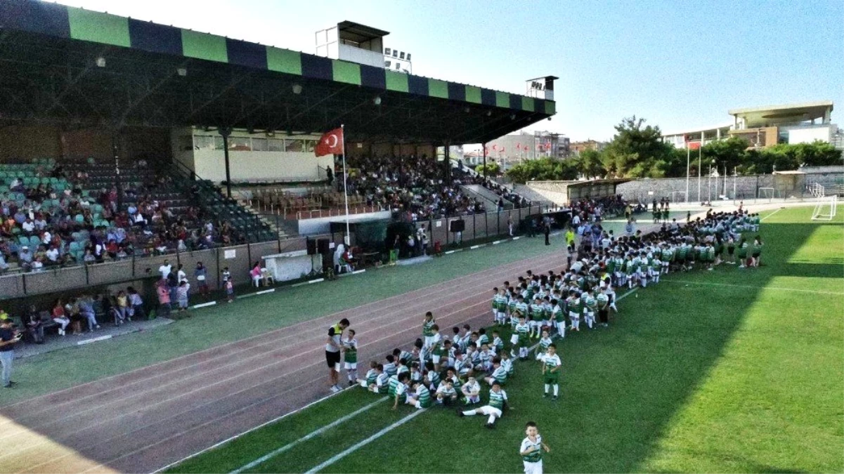 Akhisar Belediyesi yaz spor okulunda sertifika töreni