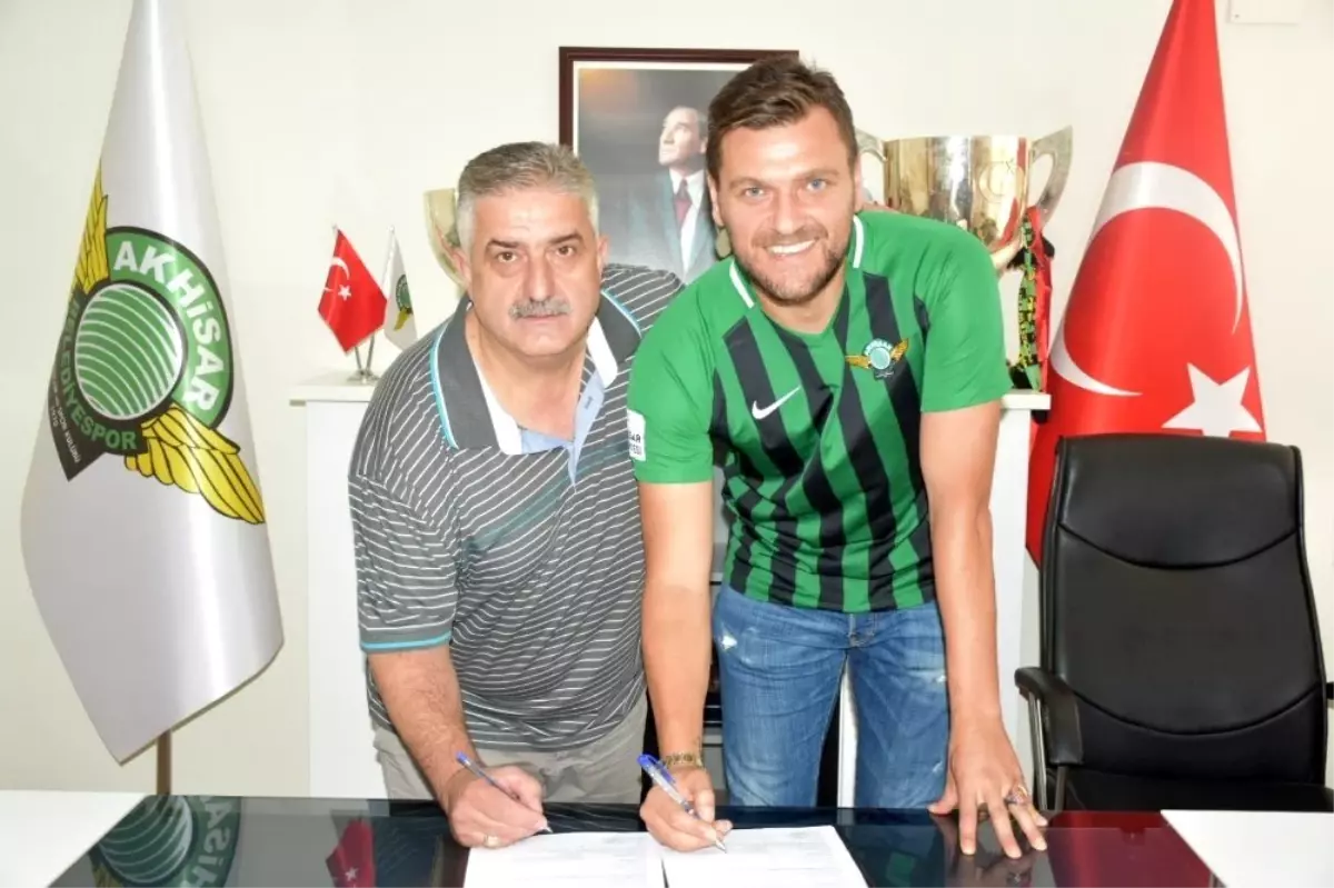 Akhisarspor, Muhammet Reis\'i kadrosuna kattı