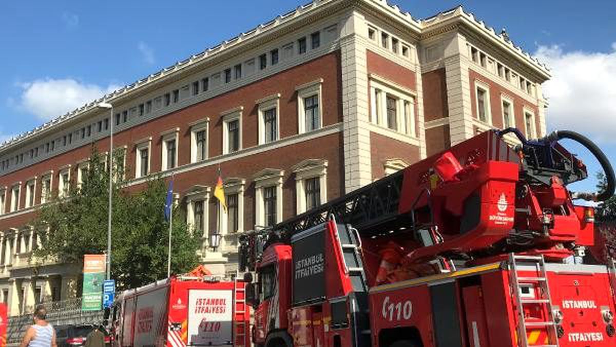Almanya başkonsolosluğu\'nda yangın alarmı (2)