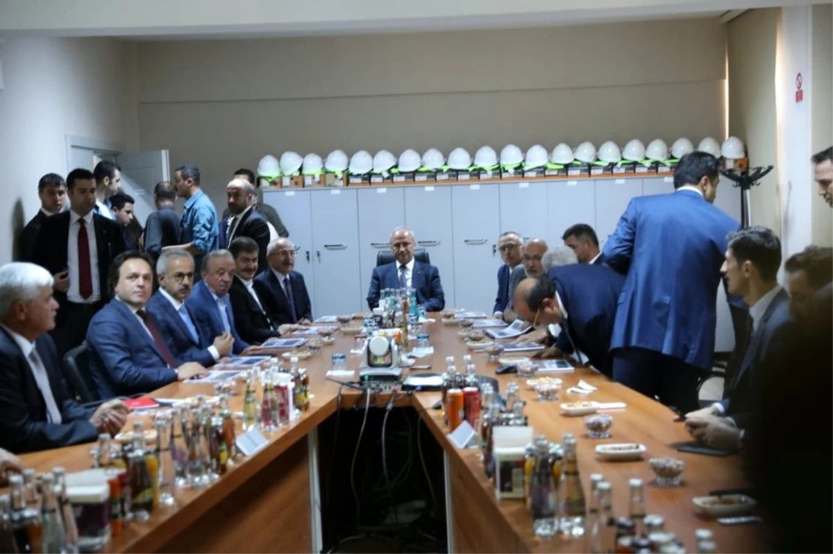 Bakan Turhan Mardin\'de yatırımları inceledi, yeni demir yolu müjdesi verdi