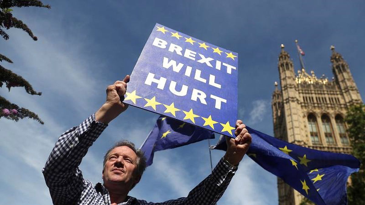 Brexit: Parlamentonun askıya alınması halkı sokağa döktü, muhafazakar siyasetçi istifa etti