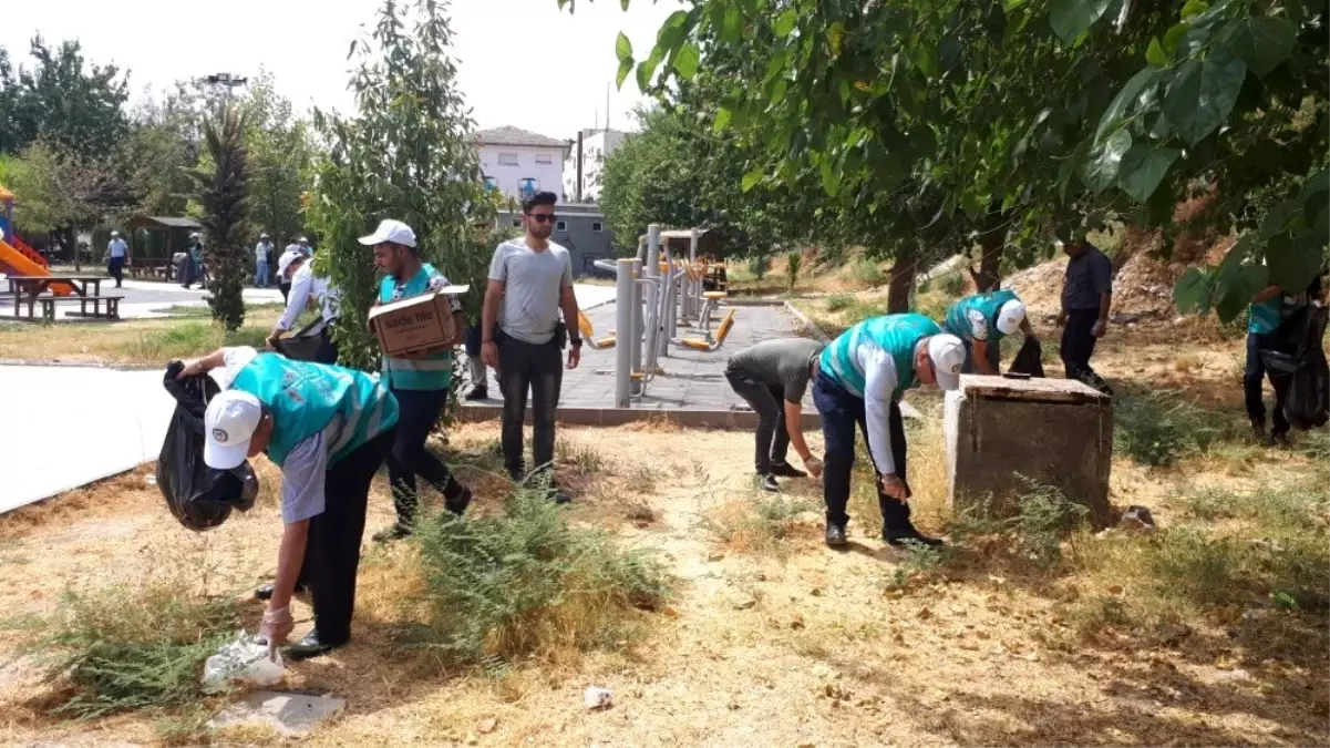 Cizre\'de denetimli serbestlik yükümlüleri çevre temizliği yaptı