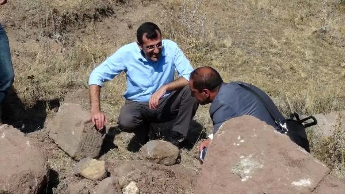 Çukuru kapatmak için yapılan kazıdan tarih çıktı