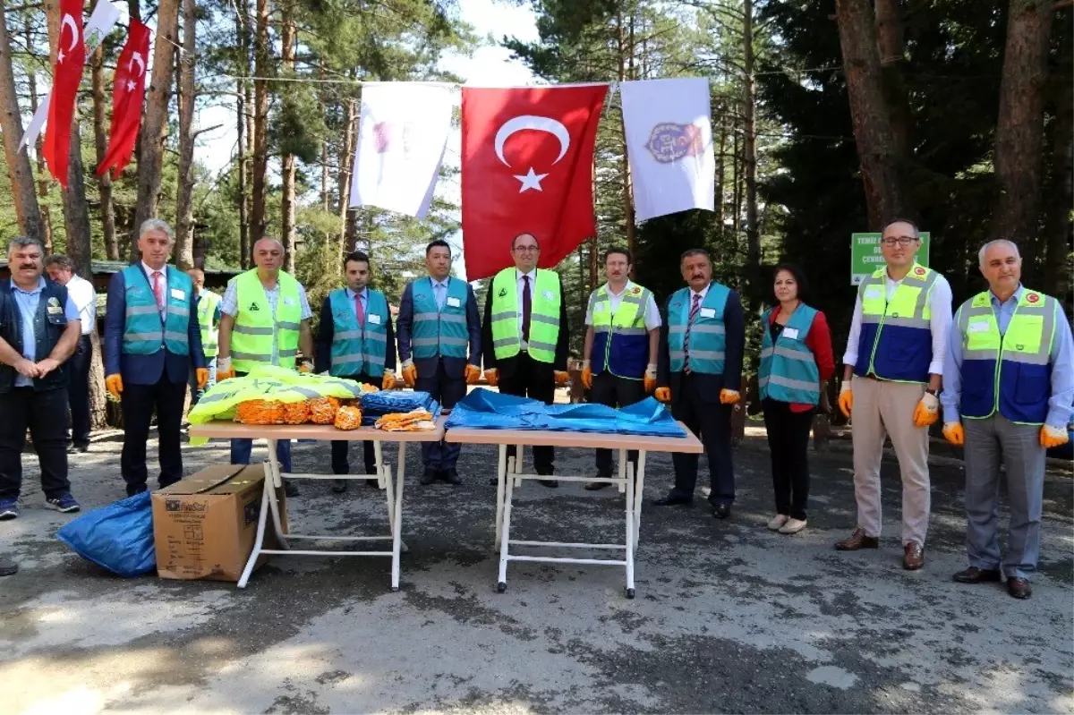 Denetimli serbestlik hükümlüleri Kafkasör Yaylası\'nı temizledi