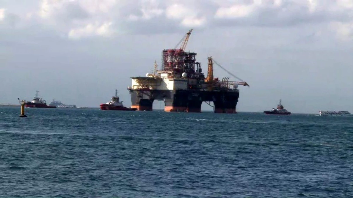 Dev petrol arama platformu "Scarabeo 9" İstanbul Boğazı\'ndan geçiyor