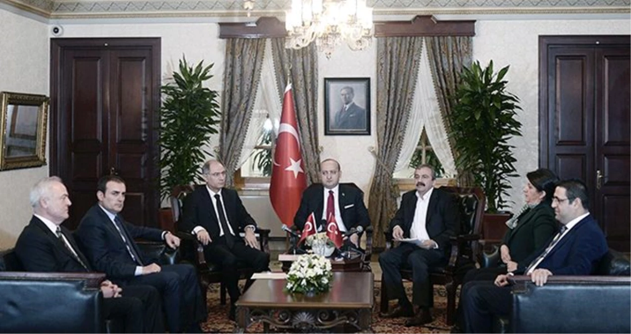"Erdoğan Dolmabahçe toplantısındaki oturma planı A4\'e çizdi" haberi yalanlandı