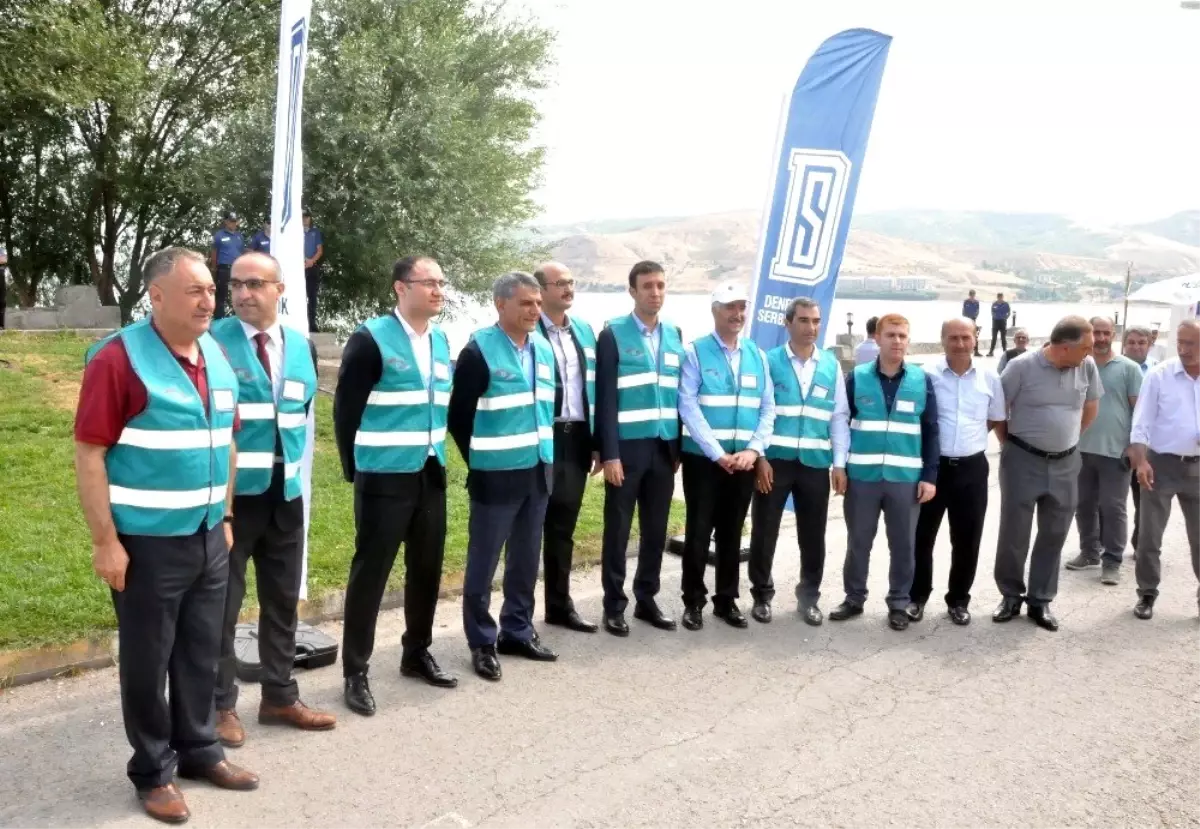 Hükümlüler Van Gölü sahilinde temizlik kampanyası başlattı